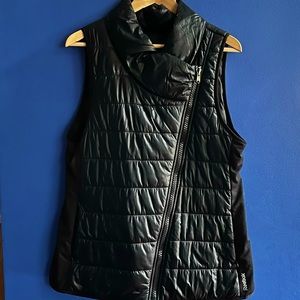 Women’s Reebok vest in black ; Size L